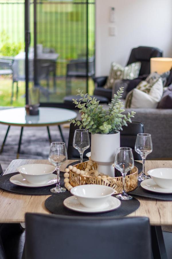 Peaceful Park View Townhouse 2 Bed W/Carpark Apartment Крайстчърч Екстериор снимка