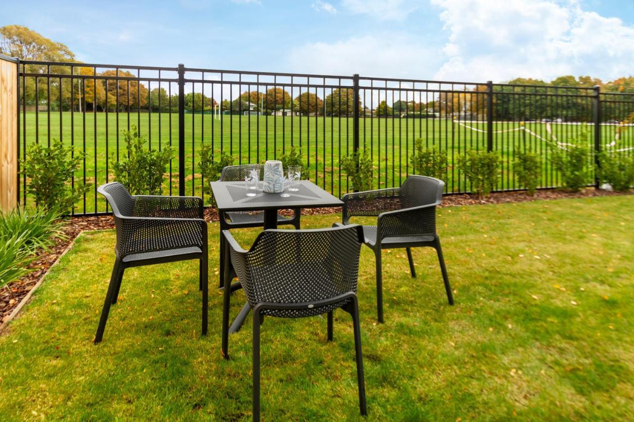 Peaceful Park View Townhouse 2 Bed W/Carpark Apartment Крайстчърч Екстериор снимка